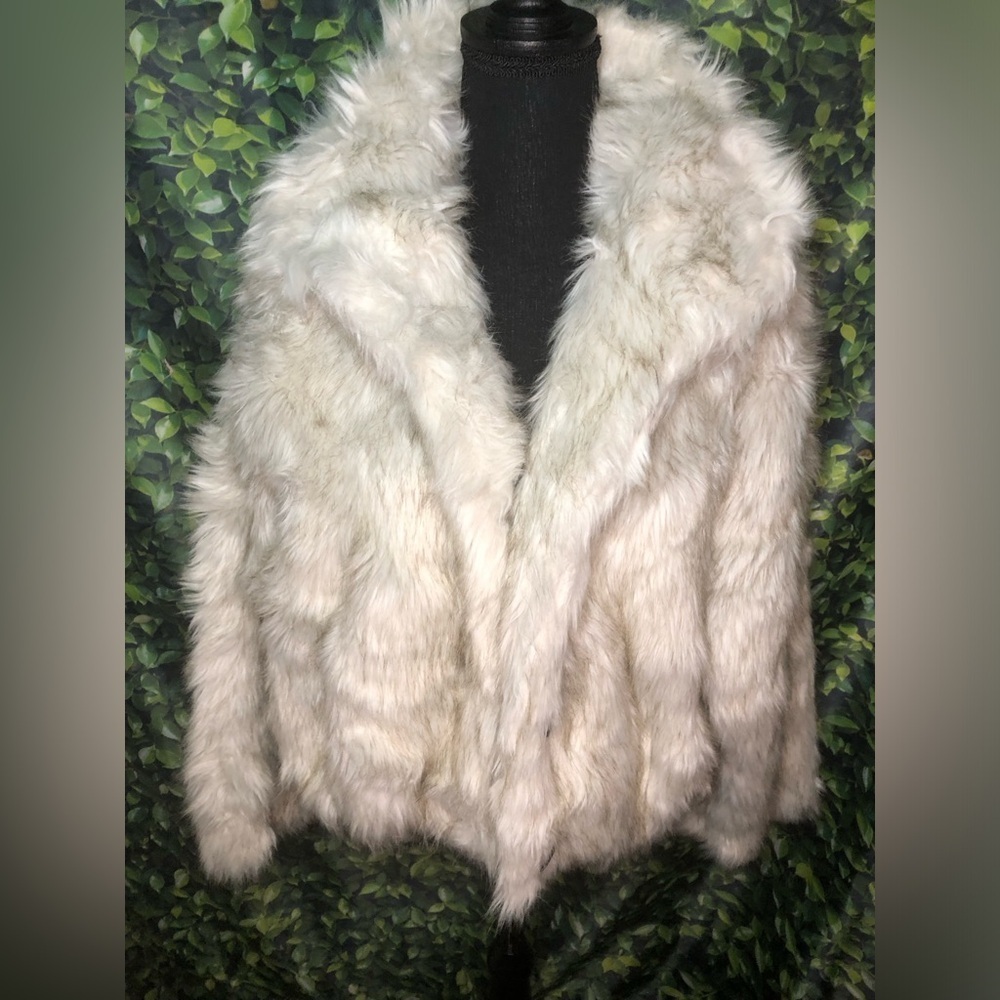 Elegant Gray Faux Fur Jacket - Picture 3 of 16